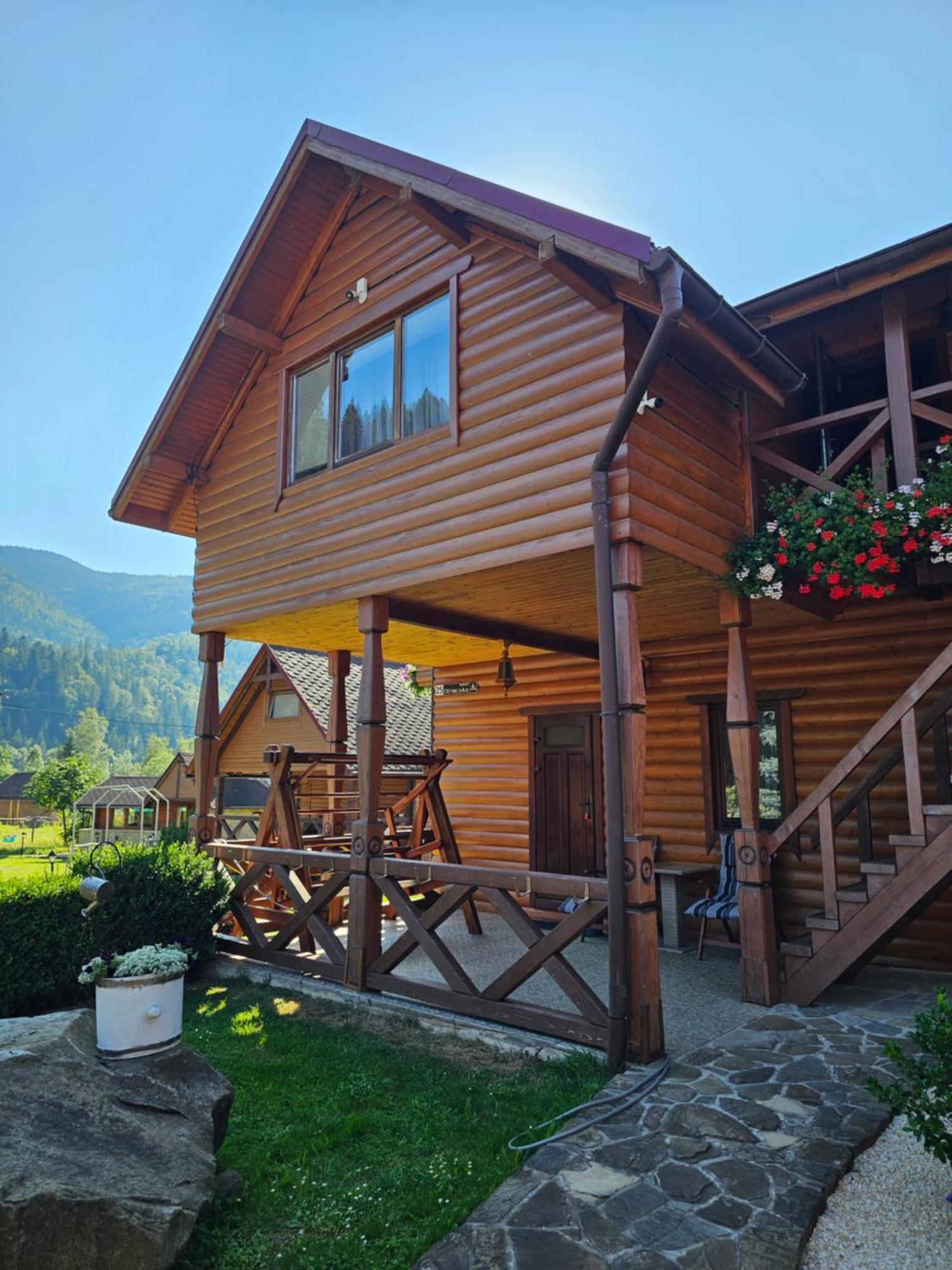 Guesthouse Kolo Druziv Татарив Екстериор снимка