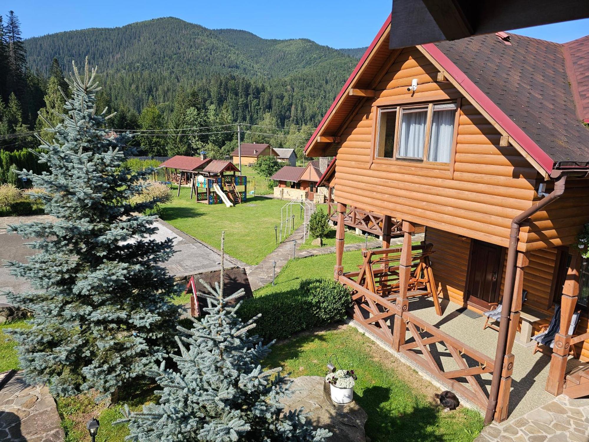 Guesthouse Kolo Druziv Татарив Екстериор снимка