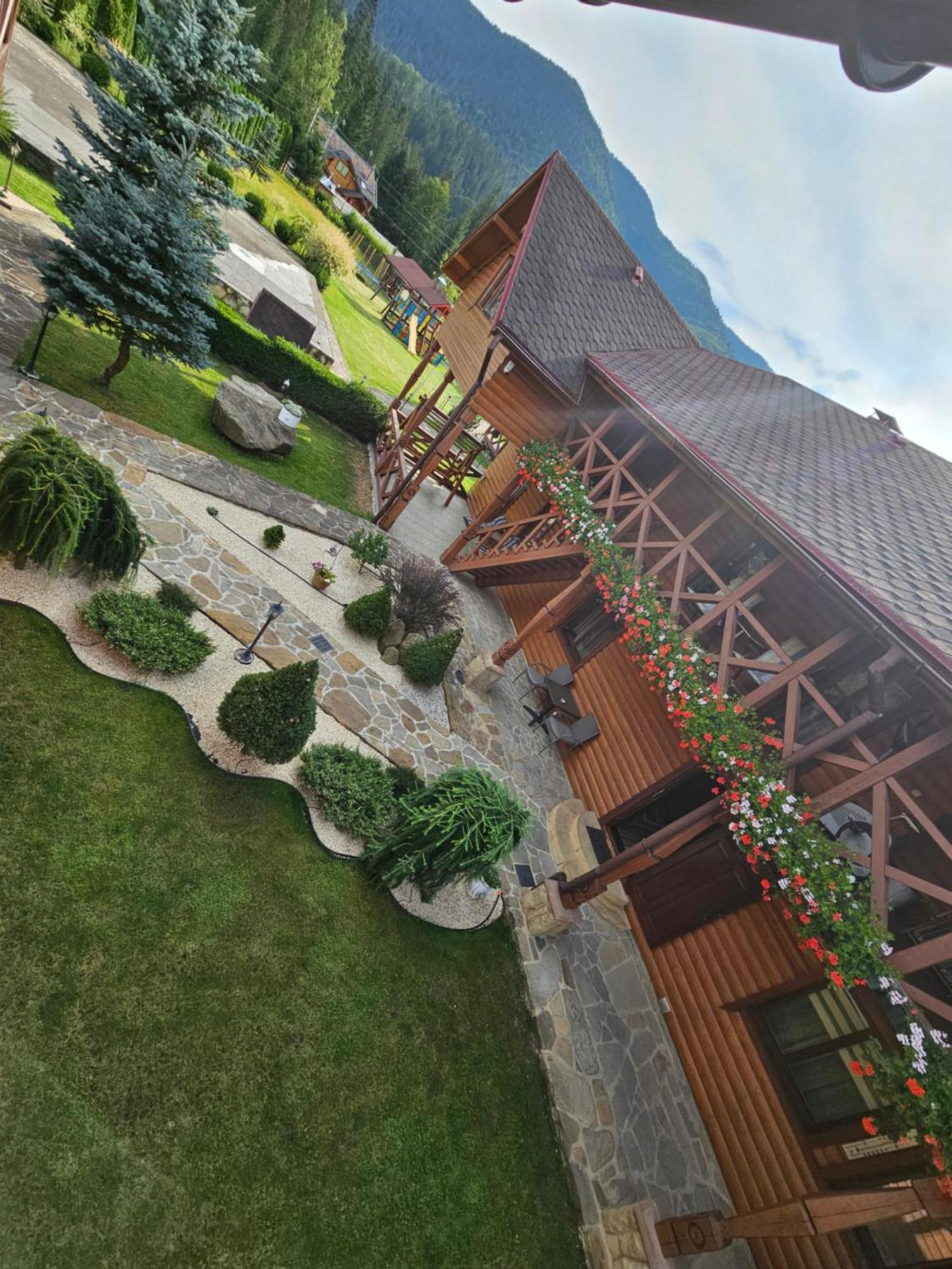 Guesthouse Kolo Druziv Татарив Екстериор снимка