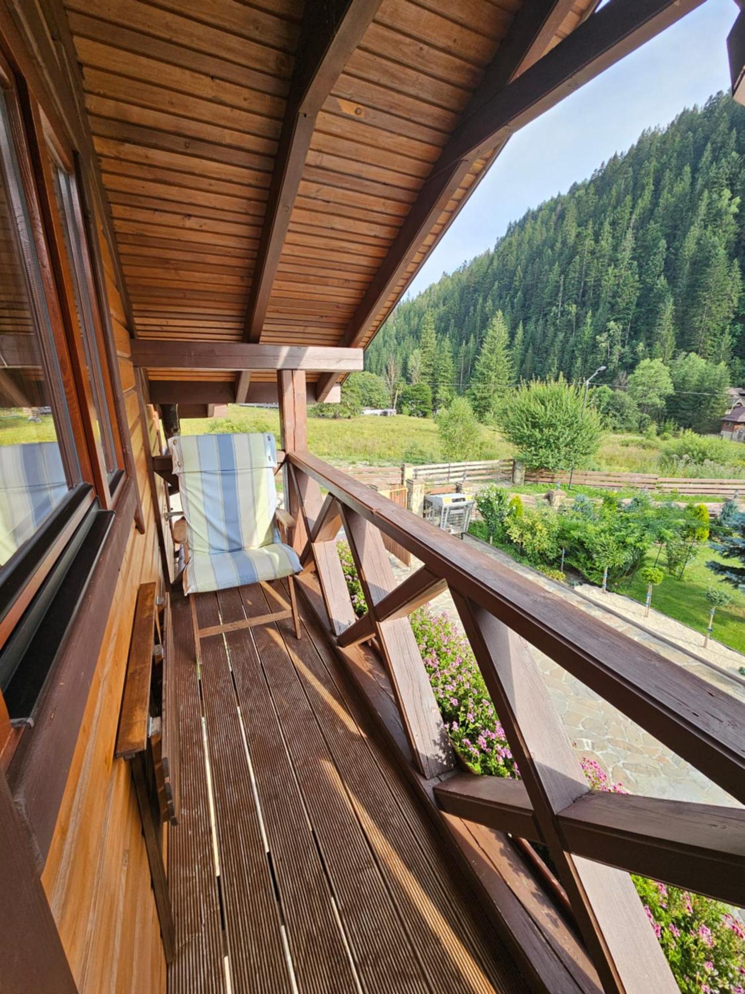 Guesthouse Kolo Druziv Татарив Екстериор снимка
