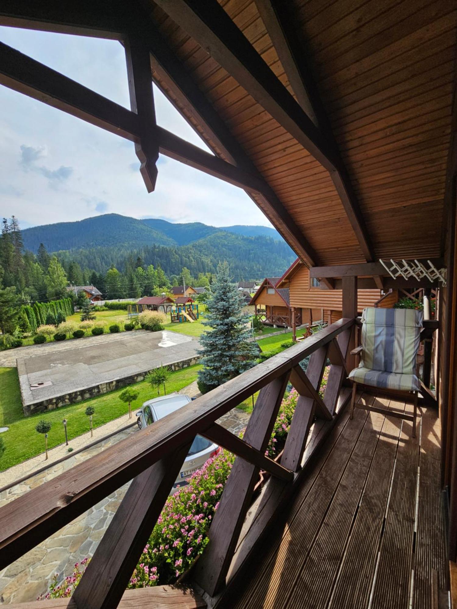 Guesthouse Kolo Druziv Татарив Екстериор снимка