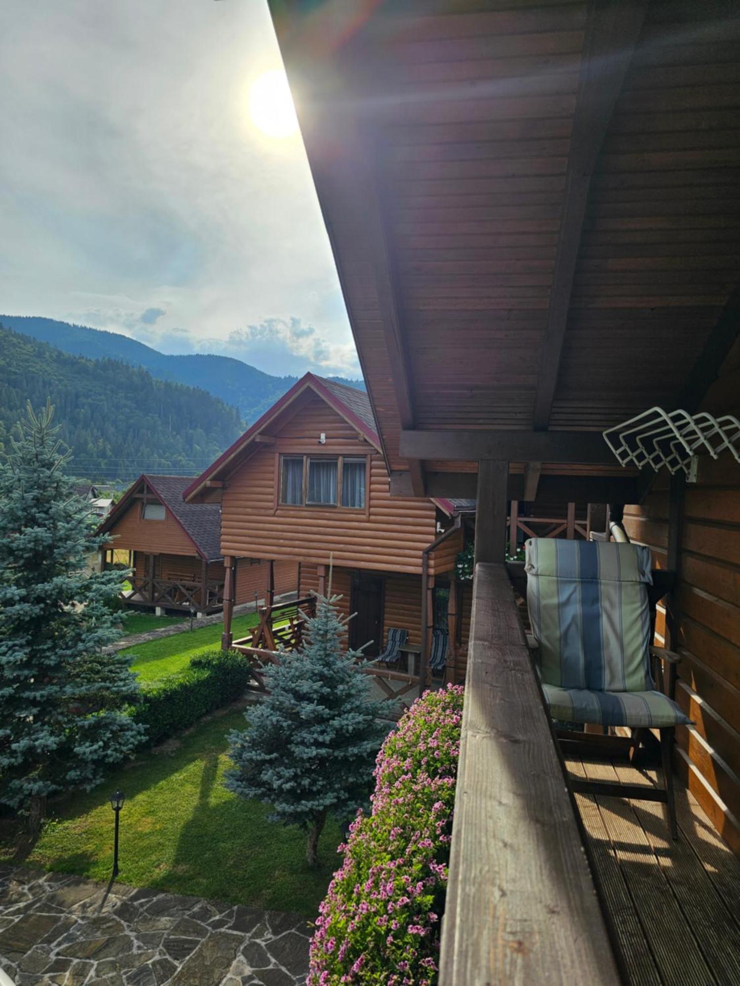 Guesthouse Kolo Druziv Татарив Екстериор снимка