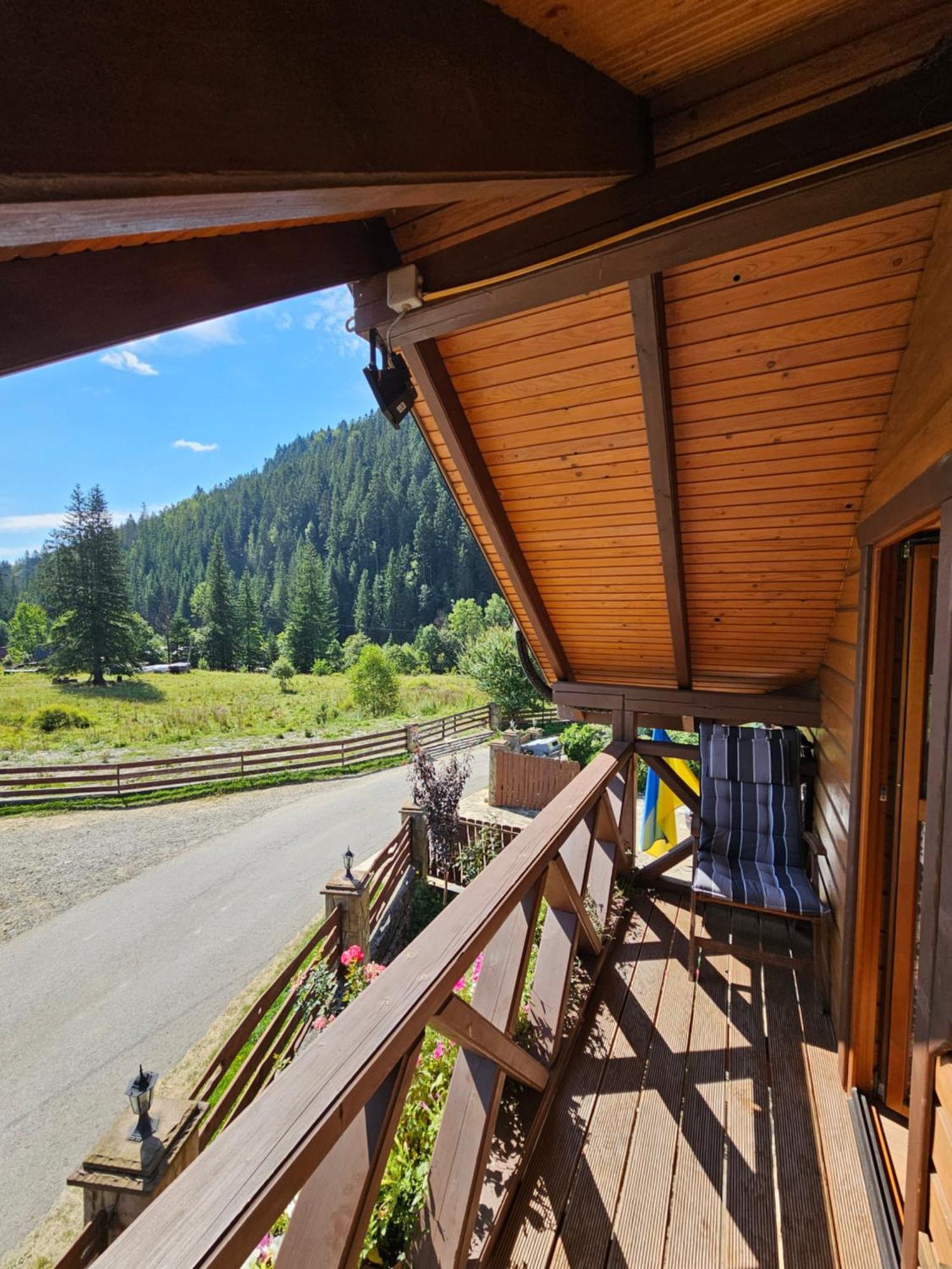 Guesthouse Kolo Druziv Татарив Екстериор снимка