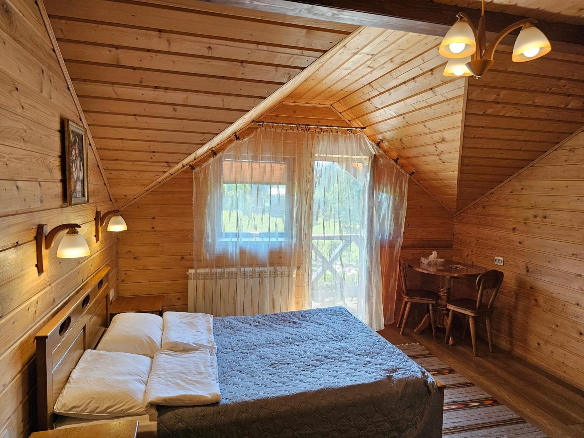 Guesthouse Kolo Druziv Татарив Екстериор снимка