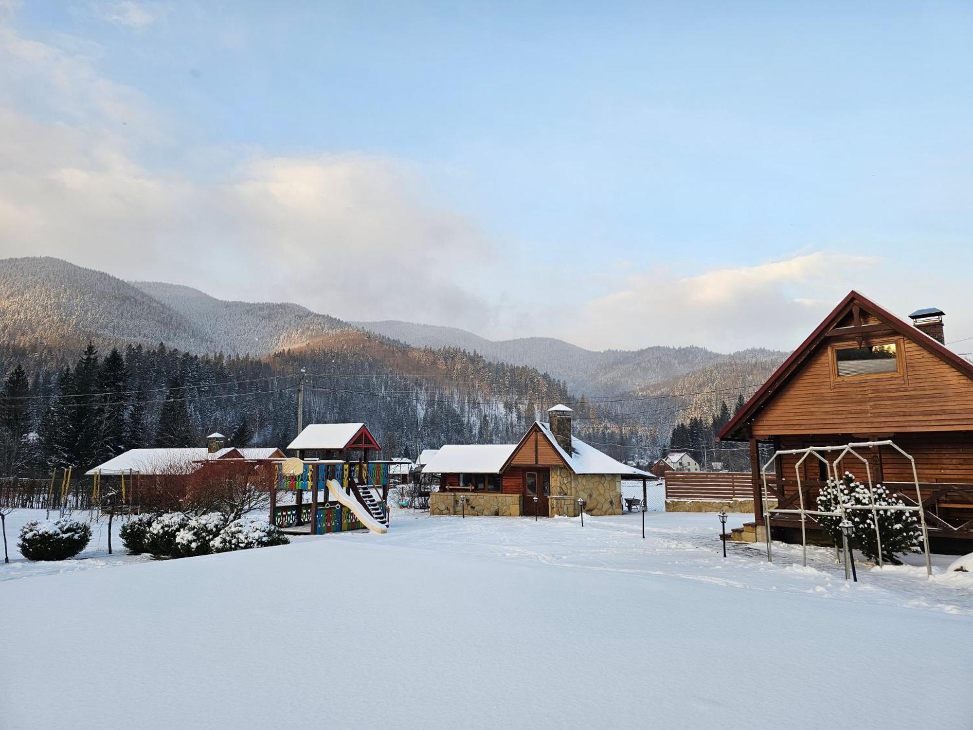 Guesthouse Kolo Druziv Татарив Екстериор снимка